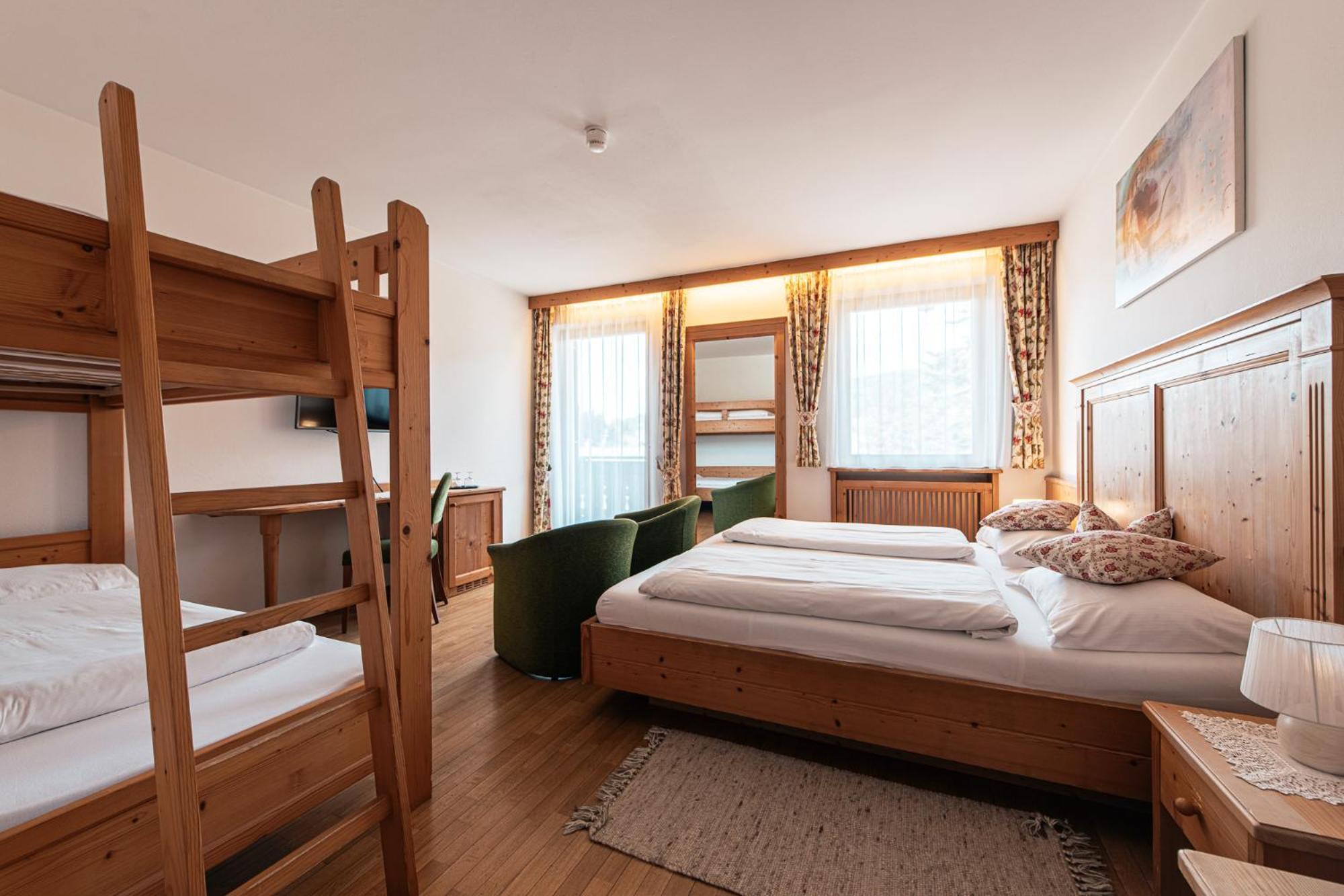 Hotel Goldene Rose Monguelfo-Tesido / Welsberg-Taisten Zewnętrze zdjęcie