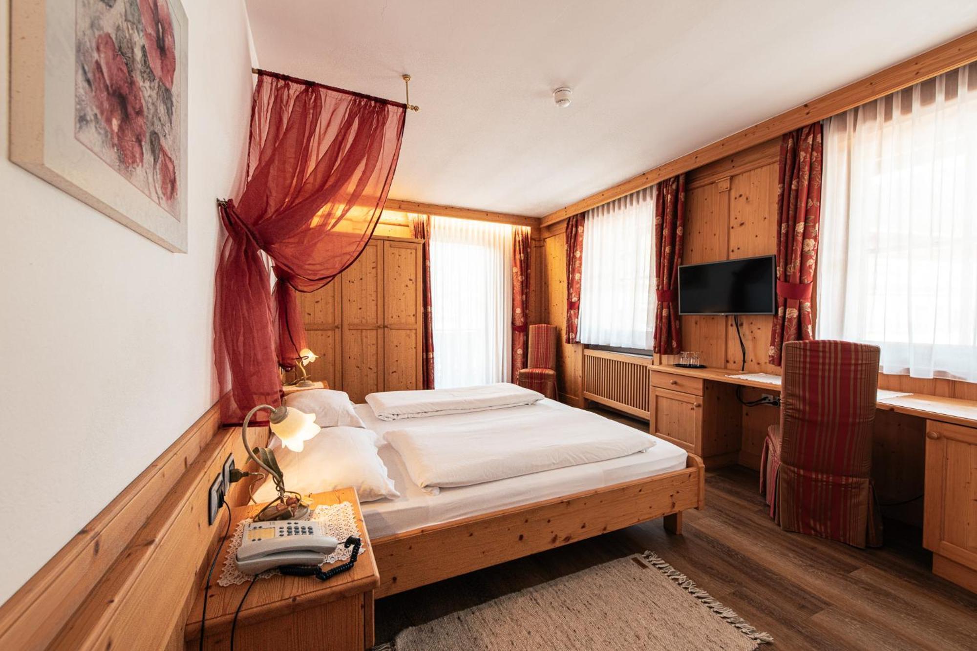 Hotel Goldene Rose Monguelfo-Tesido / Welsberg-Taisten Zewnętrze zdjęcie