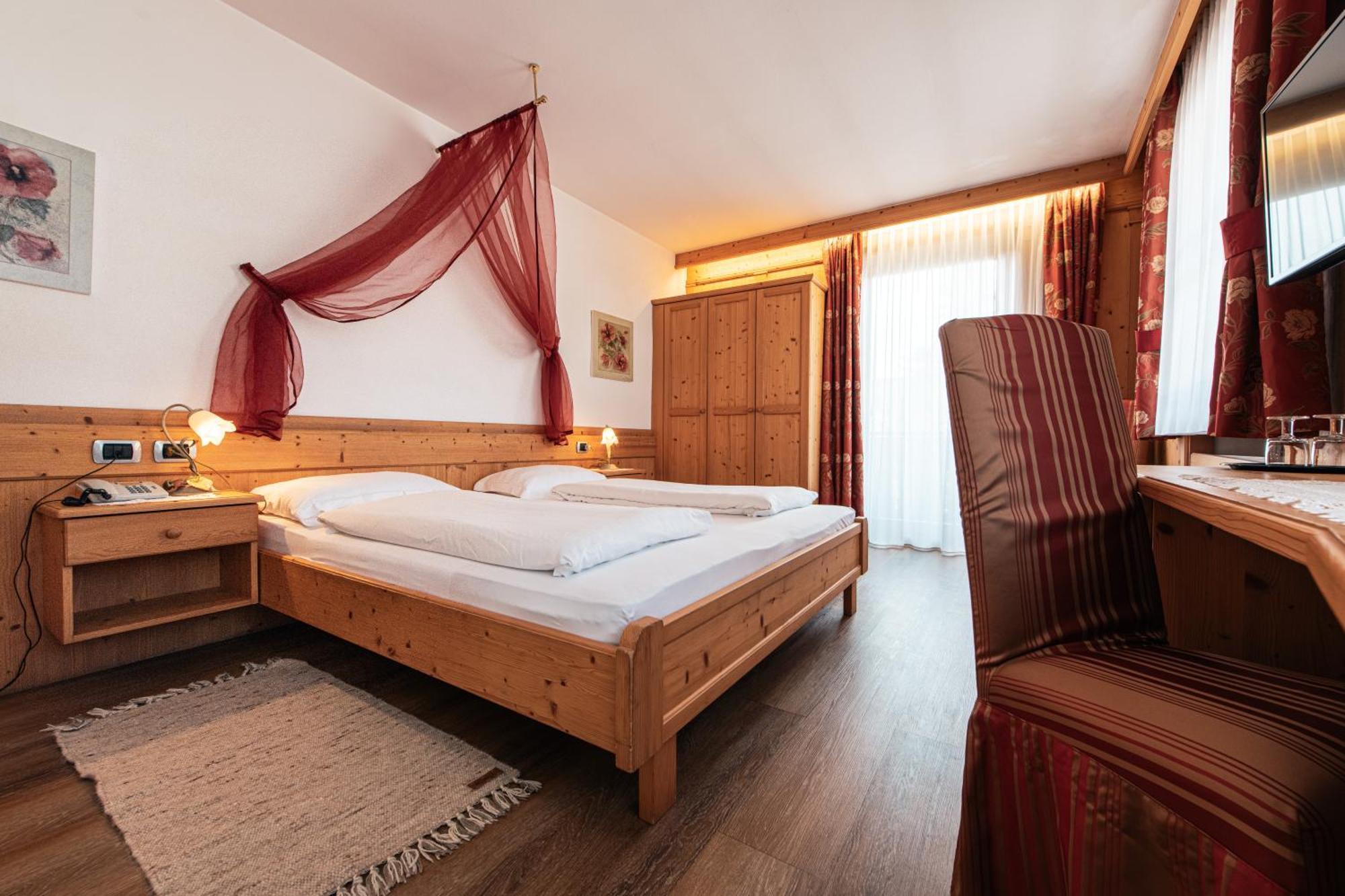 Hotel Goldene Rose Monguelfo-Tesido / Welsberg-Taisten Zewnętrze zdjęcie