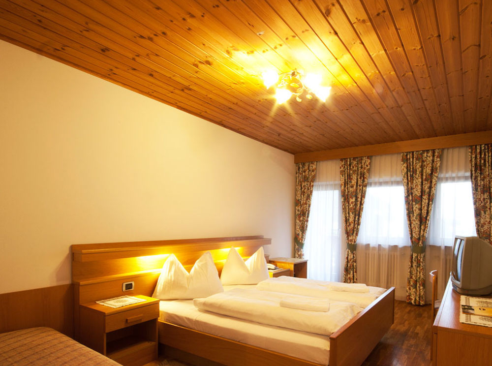 Hotel Goldene Rose Monguelfo-Tesido / Welsberg-Taisten Zewnętrze zdjęcie